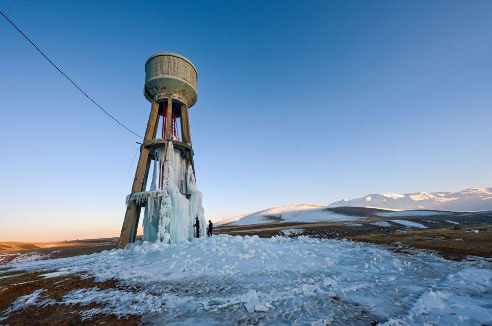 Su deposu buz kulesine döndü. Dondurucu soğuk esir aldı - Resim: 10