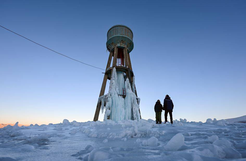 Su deposu buz kulesine döndü. Dondurucu soğuk esir aldı - Resim: 18