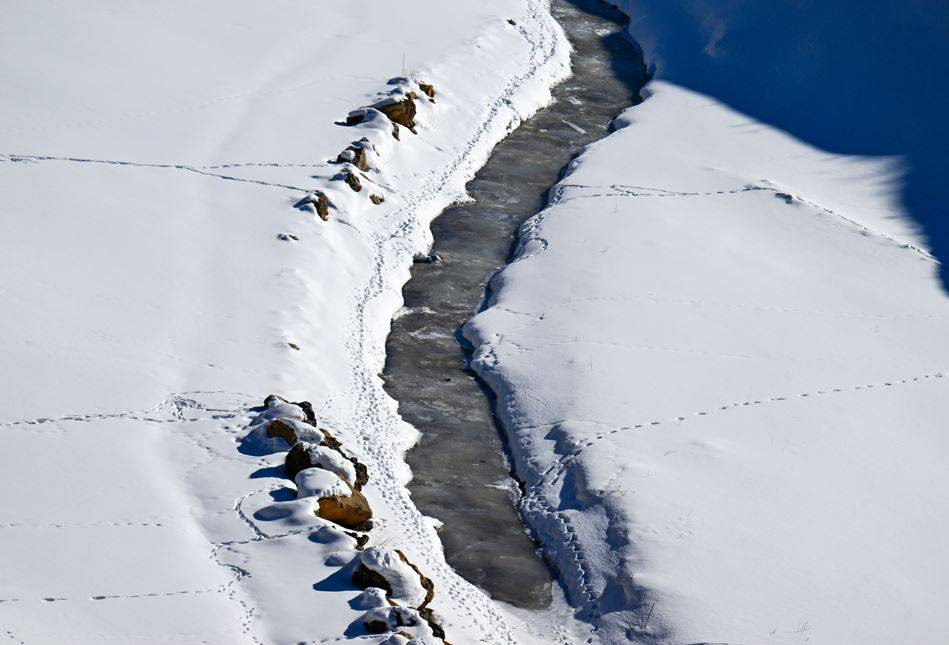 Su deposu buz kulesine döndü. Dondurucu soğuk esir aldı - Resim: 22