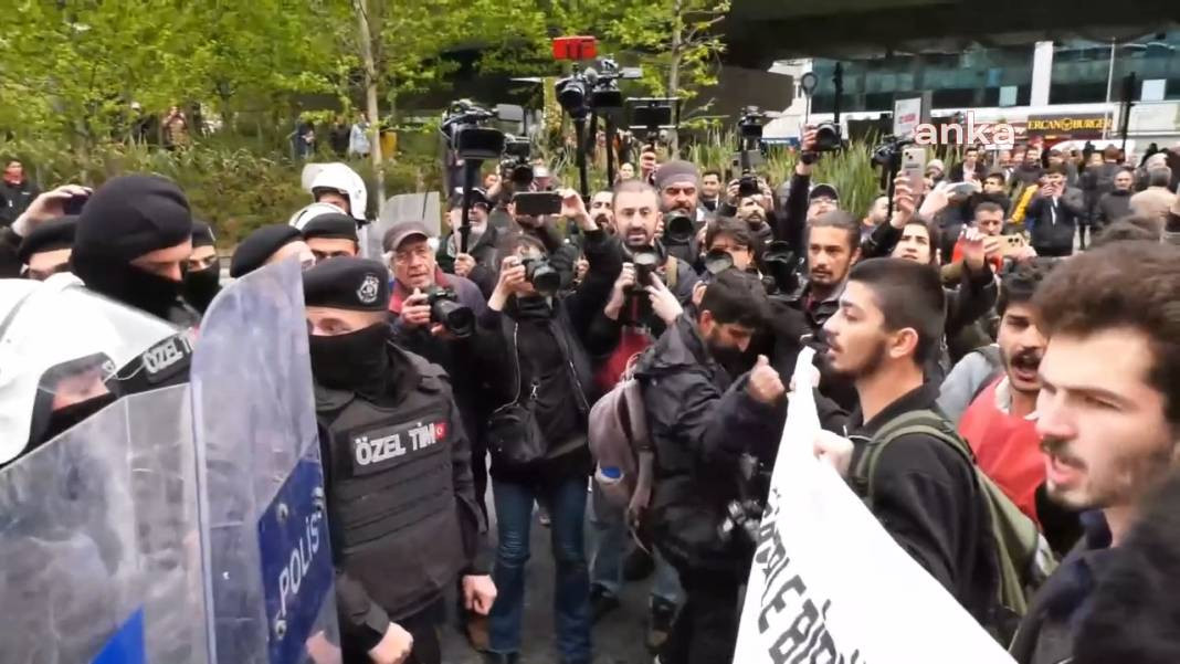 Taksim’e yürümek isteyen gençlere polisin sert müdahalesi kamerada - Resim: 18