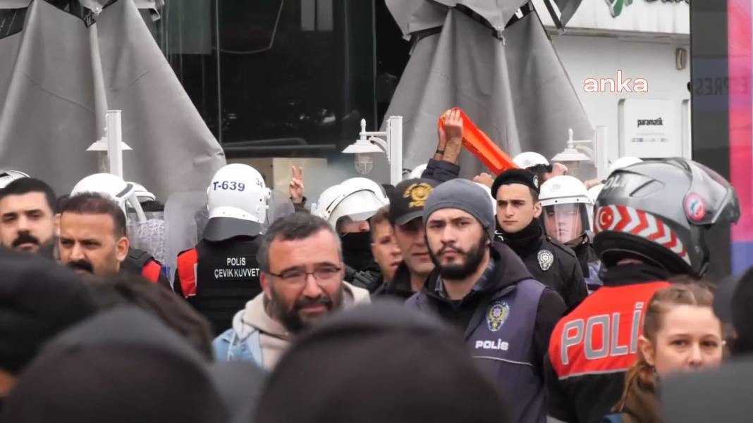 Taksim’e yürümek isteyen gençlere polisin sert müdahalesi kamerada - Resim: 8