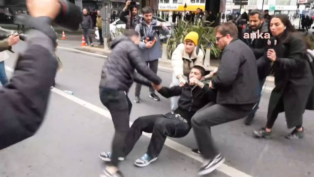 Taksim’e yürümek isteyen gençlere polisin sert müdahalesi kamerada - Resim: 20