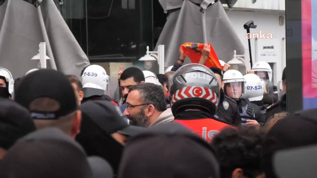 Taksim’e yürümek isteyen gençlere polisin sert müdahalesi kamerada - Resim: 7