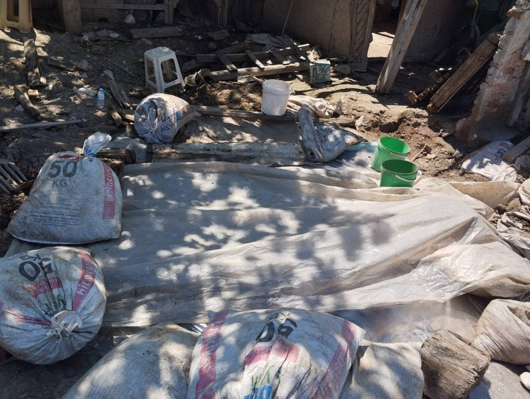 İki bin yıllık Roma mozaği kaçak kazıda ortaya çıktı - Resim: 3