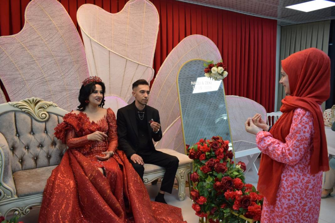 İşitme engelli çiftin kına gecesinde 'sessiz çiftetelli' - Resim: 2