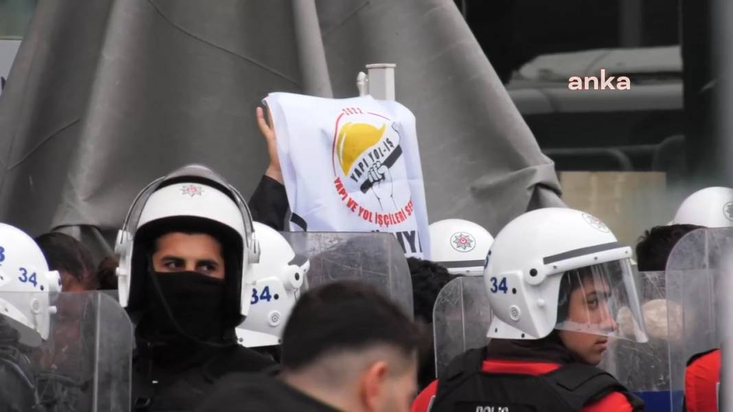 Taksim’e yürümek isteyen gençlere polisin sert müdahalesi kamerada - Resim: 4