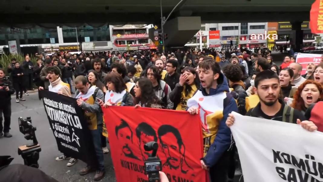 Taksim’e yürümek isteyen gençlere polisin sert müdahalesi kamerada - Resim: 2