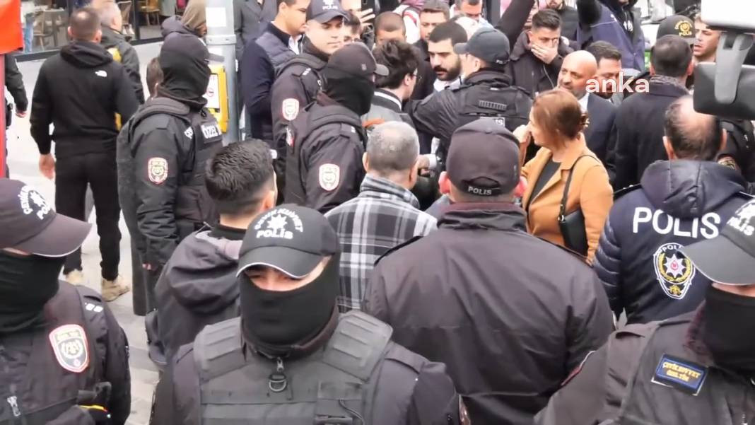 Taksim’e yürümek isteyen gençlere polisin sert müdahalesi kamerada - Resim: 19