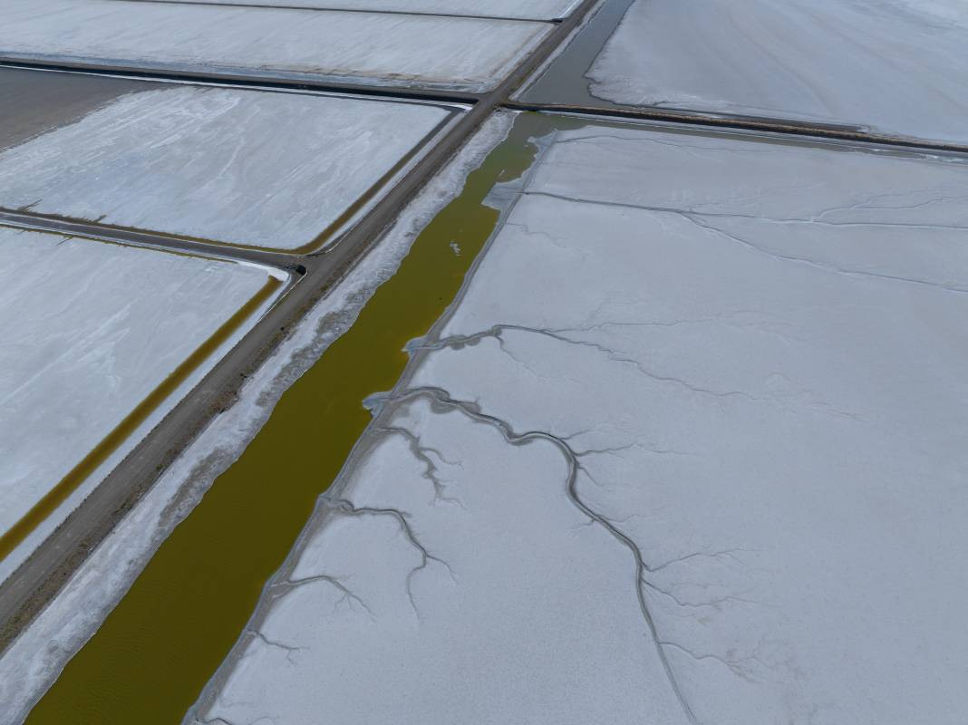 Türkiye'nin gözbebeği göl kuruyor sandalların yerini araçlar aldı. O eski halinden eser yok şimdi - Resim: 6