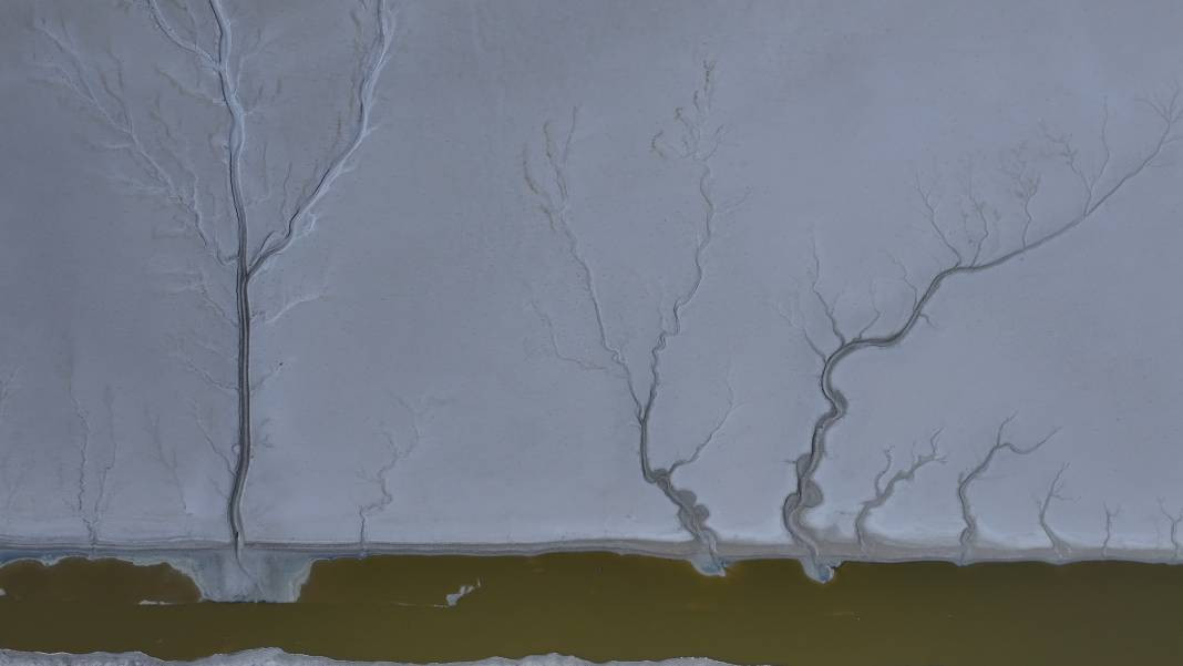 Türkiye'nin gözbebeği göl kuruyor sandalların yerini araçlar aldı. O eski halinden eser yok şimdi - Resim: 7