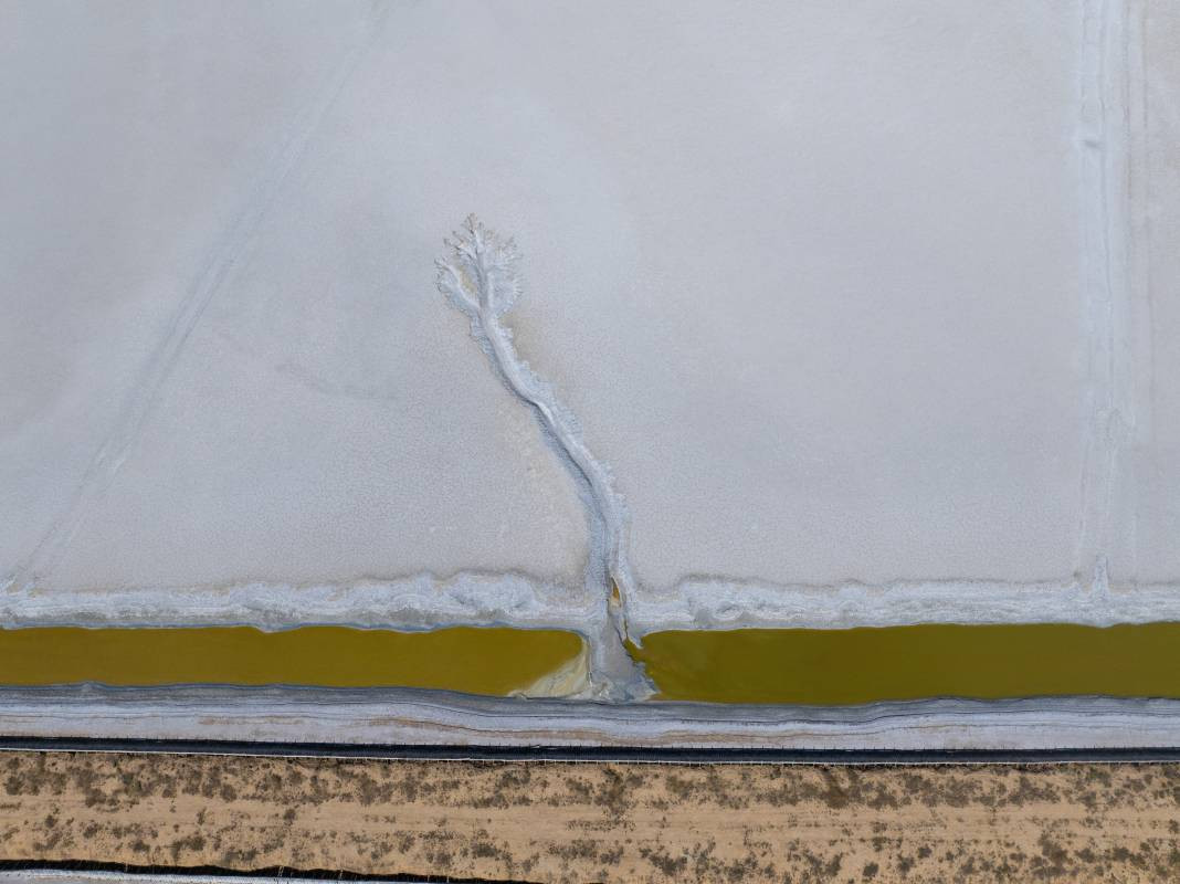 Türkiye'nin gözbebeği göl kuruyor sandalların yerini araçlar aldı. O eski halinden eser yok şimdi - Resim: 5