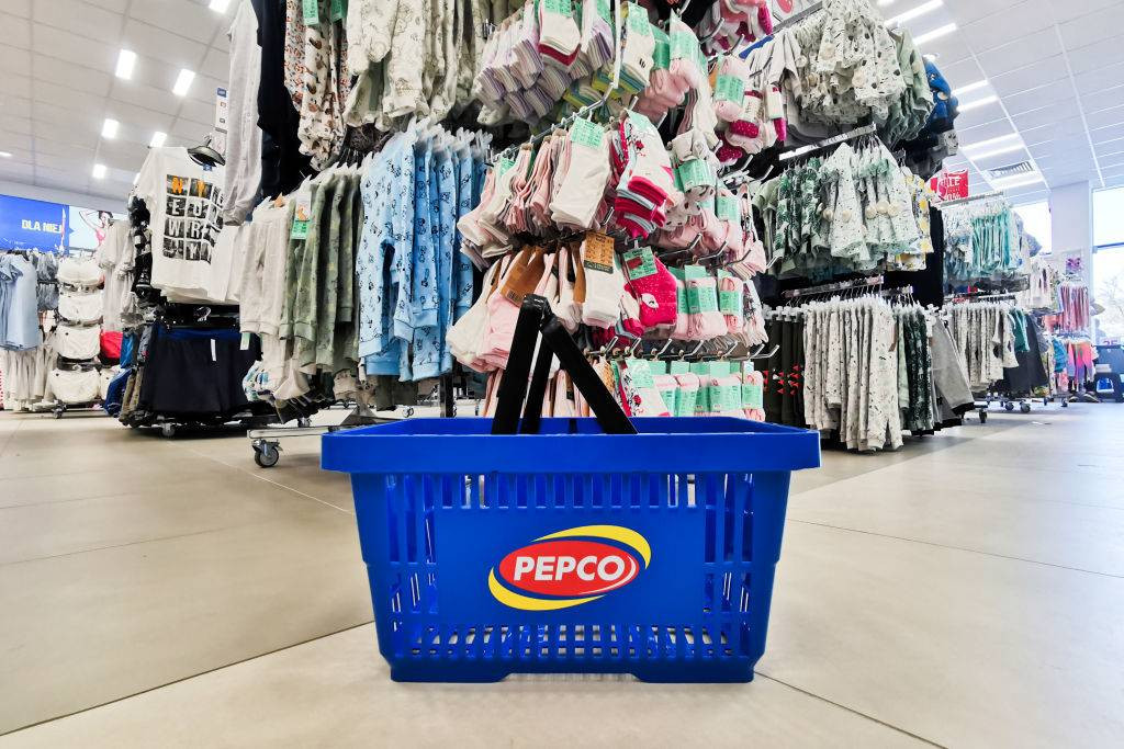 Tekstil devi iflasın pençesinde. Türkiye'de de ürünleri satılıyor. 18 ülkede 4 bin mağazası var - Resim: 4