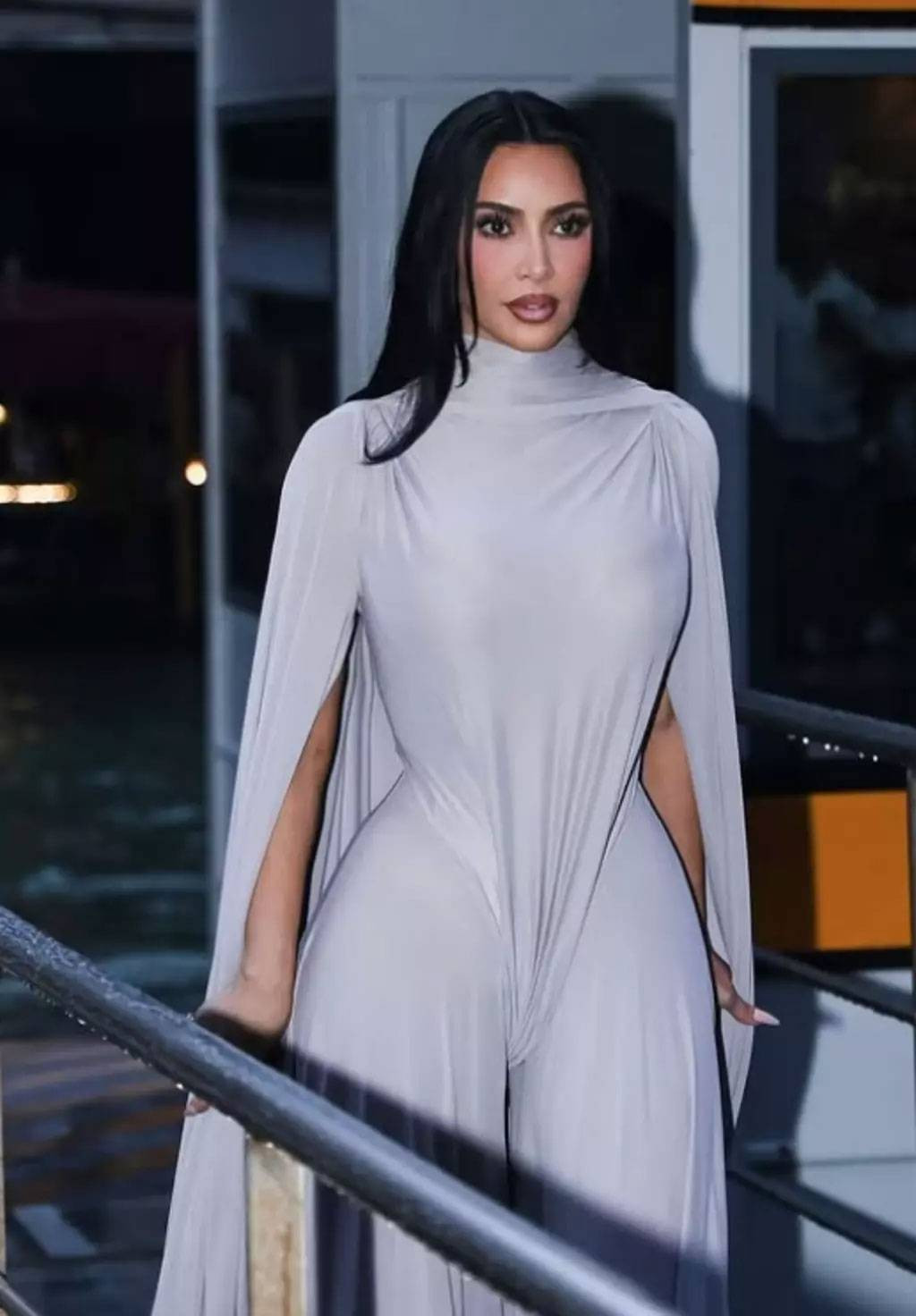 Kim Kardashian'ın gizemli kıyafeti gündem oldu! - Resim: 3