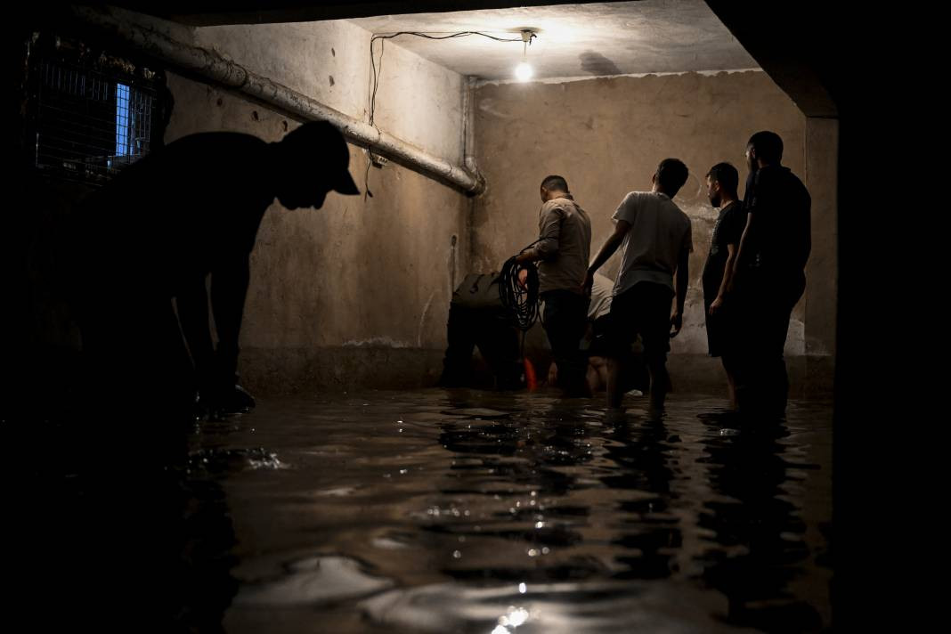 Başkenti sel vurdu evler sular altında kaldı - Resim: 3