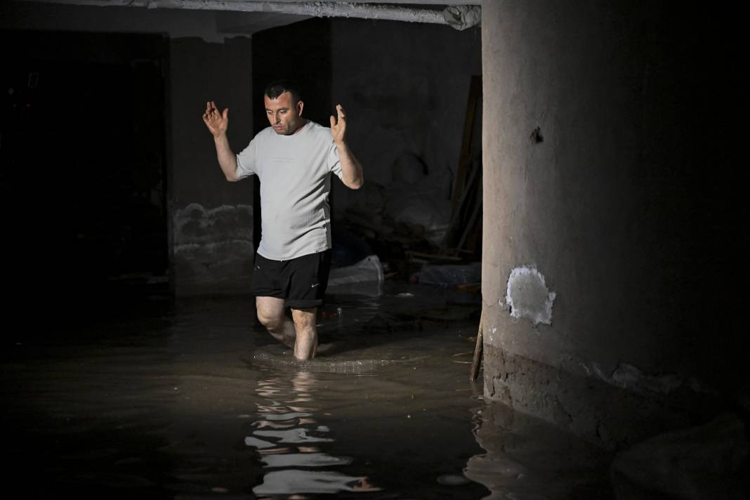 Başkenti sel vurdu evler sular altında kaldı - Resim: 1