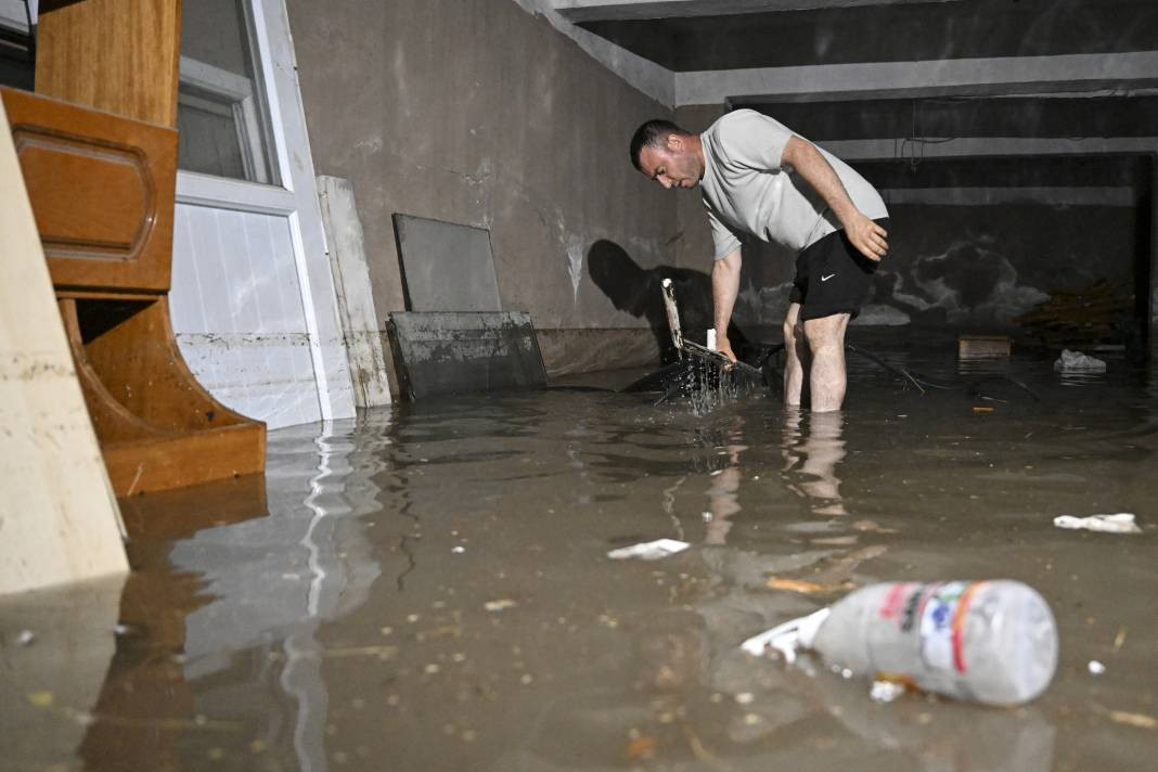 Başkenti sel vurdu evler sular altında kaldı - Resim: 4