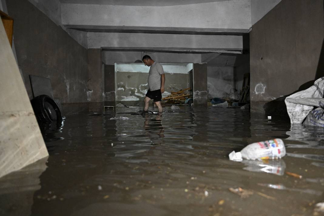 Başkenti sel vurdu evler sular altında kaldı - Resim: 2