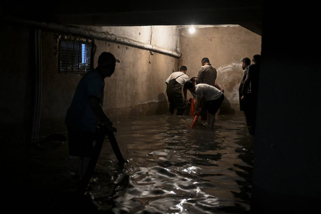 Başkenti sel vurdu evler sular altında kaldı - Resim: 10