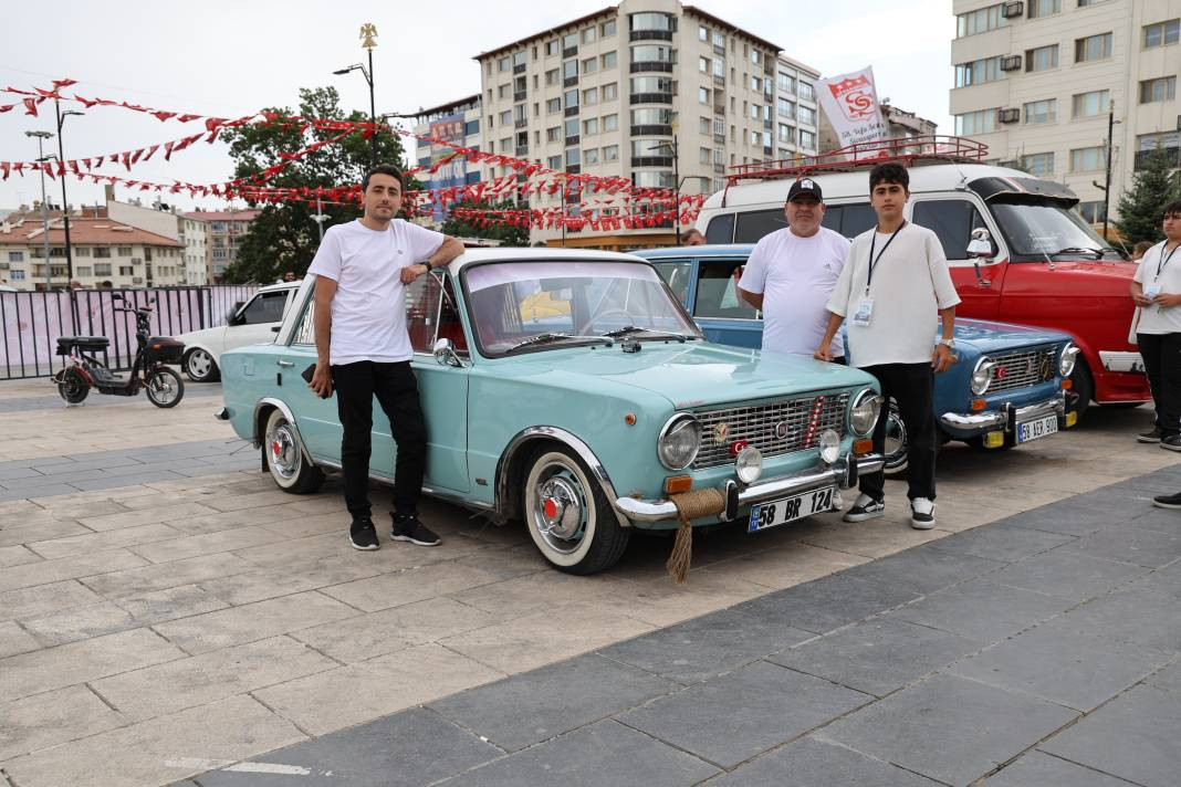 Yıllara meydan okuyan klasik otomobiller görücüye çıktı! - Resim: 1