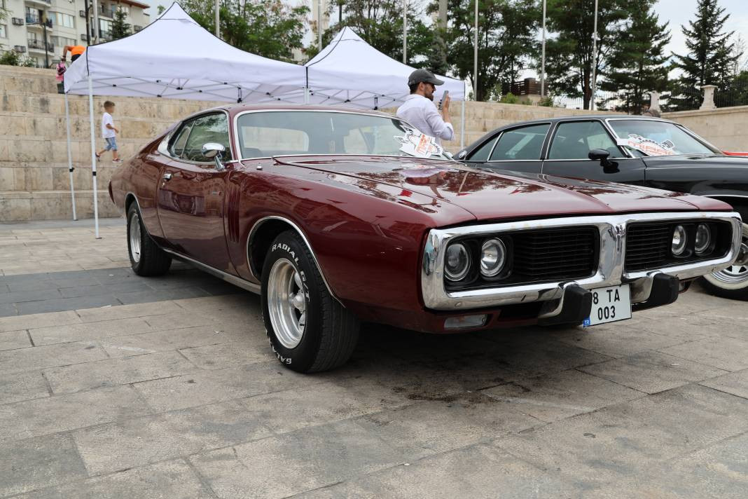 Yıllara meydan okuyan klasik otomobiller görücüye çıktı! - Resim: 5
