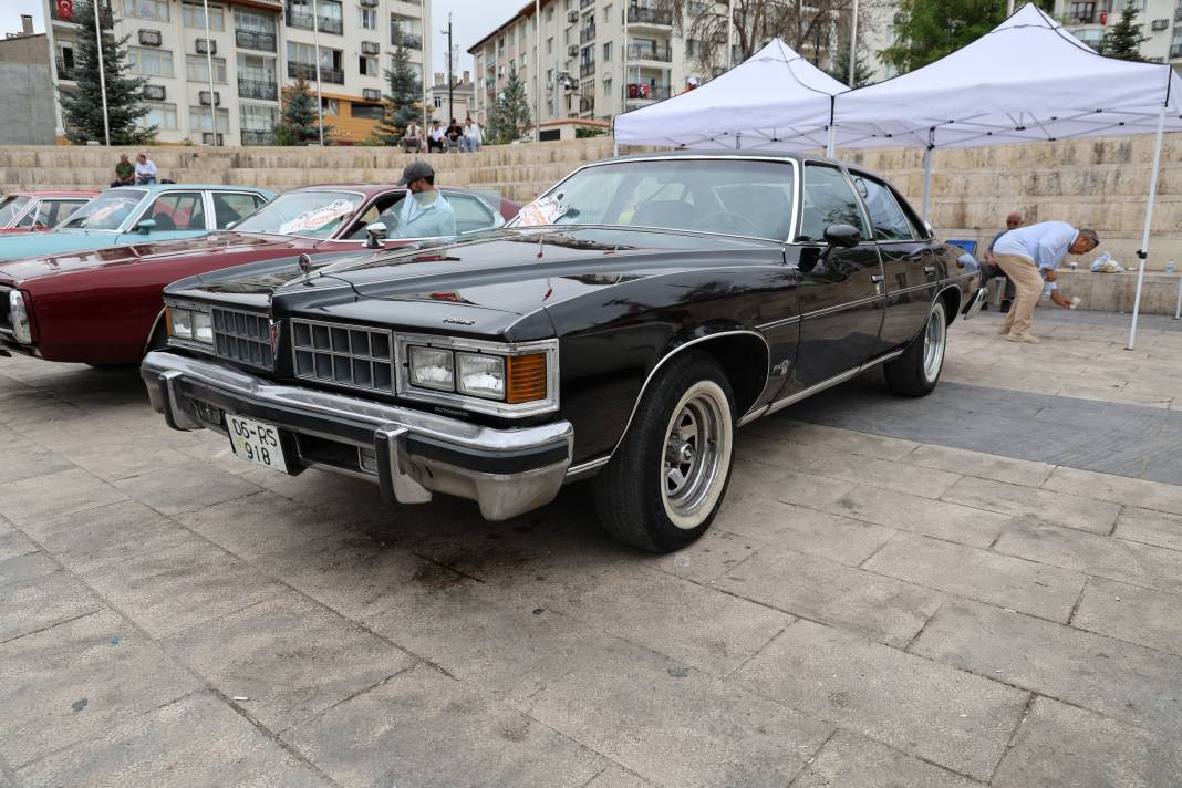 Yıllara meydan okuyan klasik otomobiller görücüye çıktı! - Resim: 4