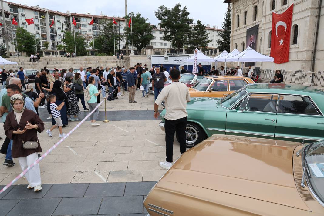 Yıllara meydan okuyan klasik otomobiller görücüye çıktı! - Resim: 3
