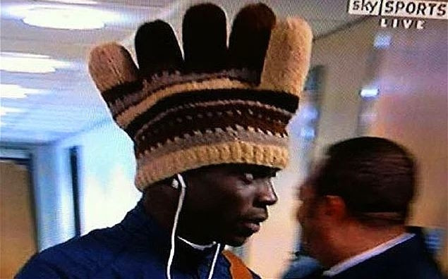 Yeşil sahaların yaramaz çocuğu Balotelli ve çılgınlıkları - Resim: 17