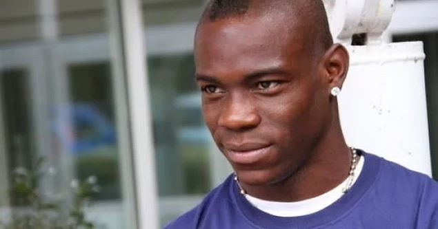Yeşil sahaların yaramaz çocuğu Balotelli ve çılgınlıkları - Resim: 8