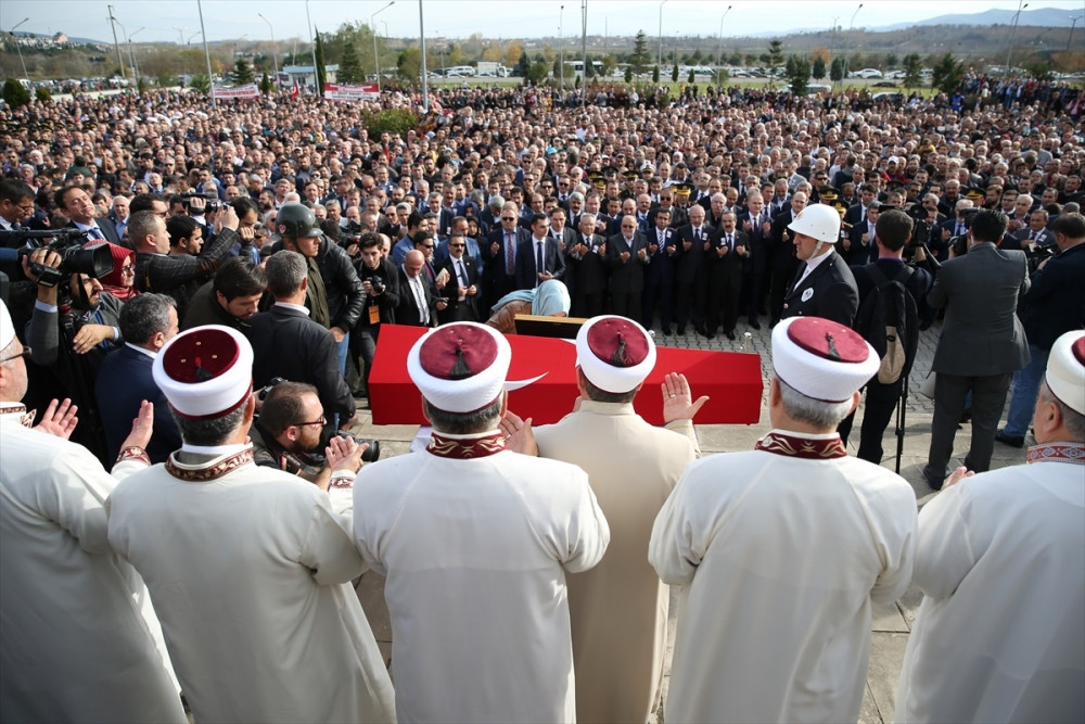 Şehit kaymakam son yolculuğuna uğurlandı - Resim: 13