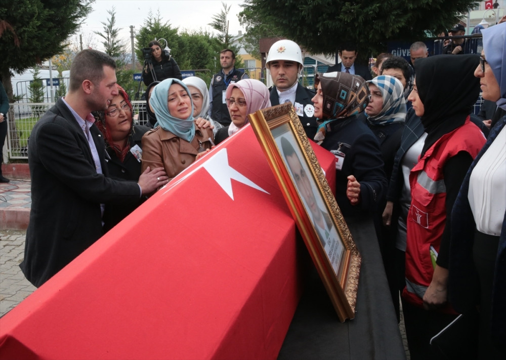 Şehit kaymakam son yolculuğuna uğurlandı - Resim: 17