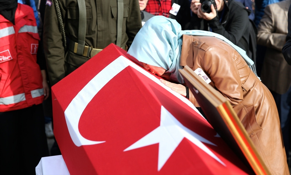 Şehit kaymakam son yolculuğuna uğurlandı - Resim: 2