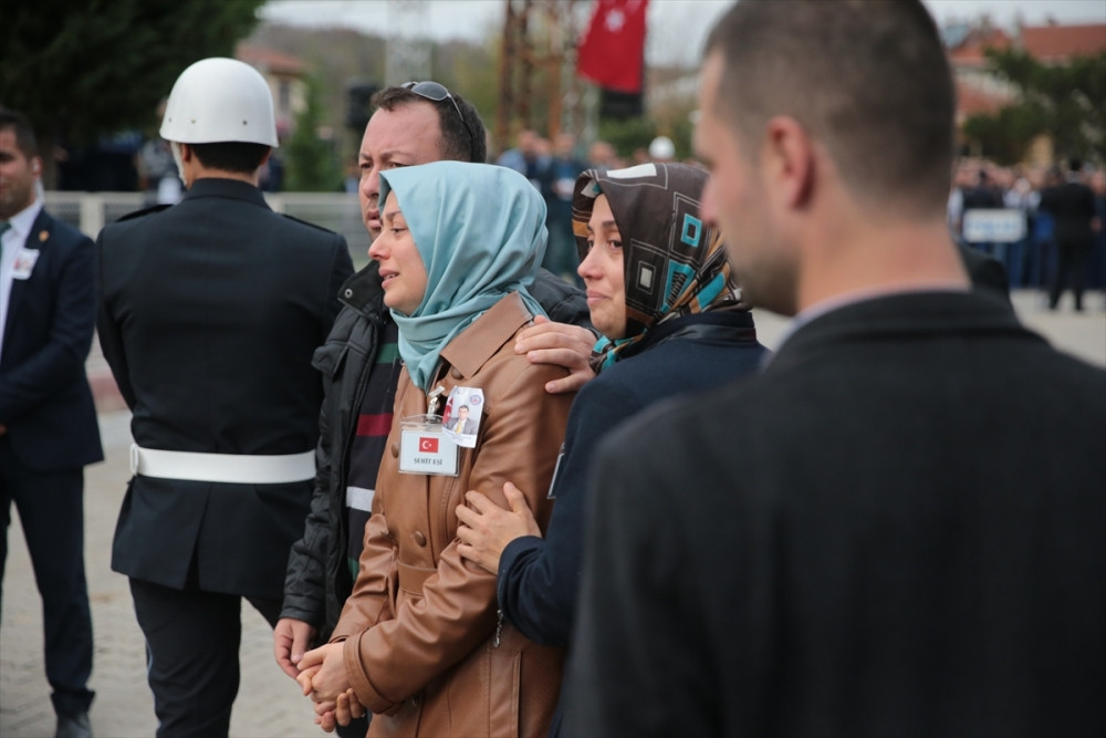 Şehit kaymakam son yolculuğuna uğurlandı - Resim: 3