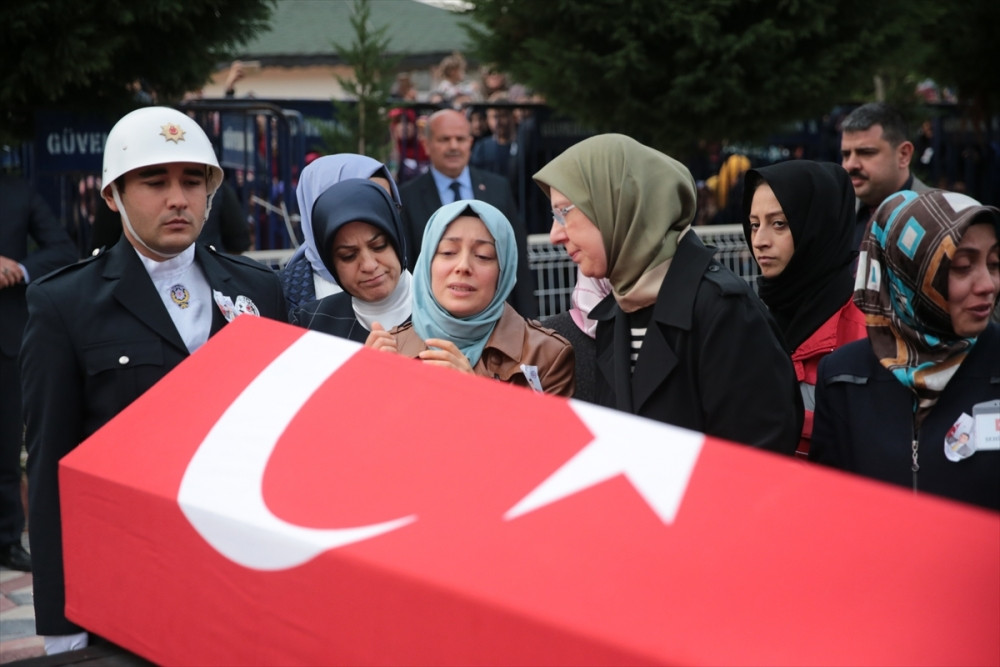 Şehit kaymakam son yolculuğuna uğurlandı - Resim: 6