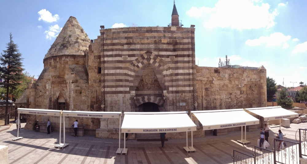 Astronominin doğduğu yer: Cacabey Medresesi - Resim: 1