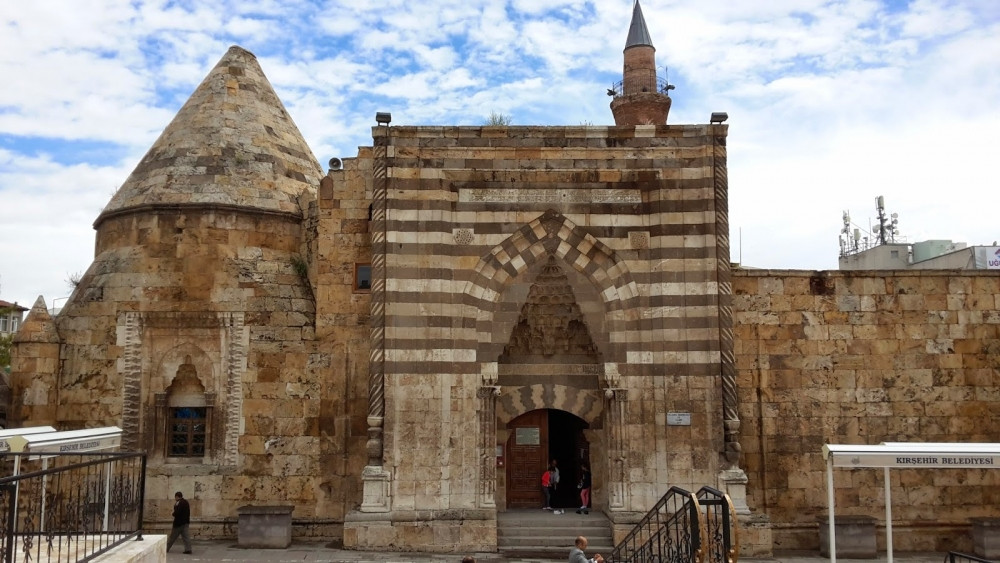 Astronominin doğduğu yer: Cacabey Medresesi - Resim: 11