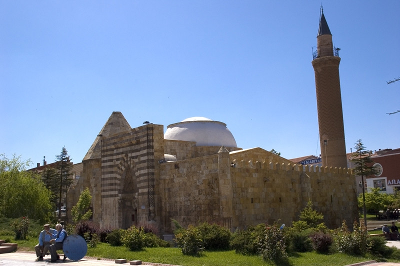 Astronominin doğduğu yer: Cacabey Medresesi - Resim: 2