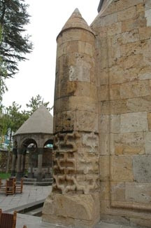 Astronominin doğduğu yer: Cacabey Medresesi - Resim: 5