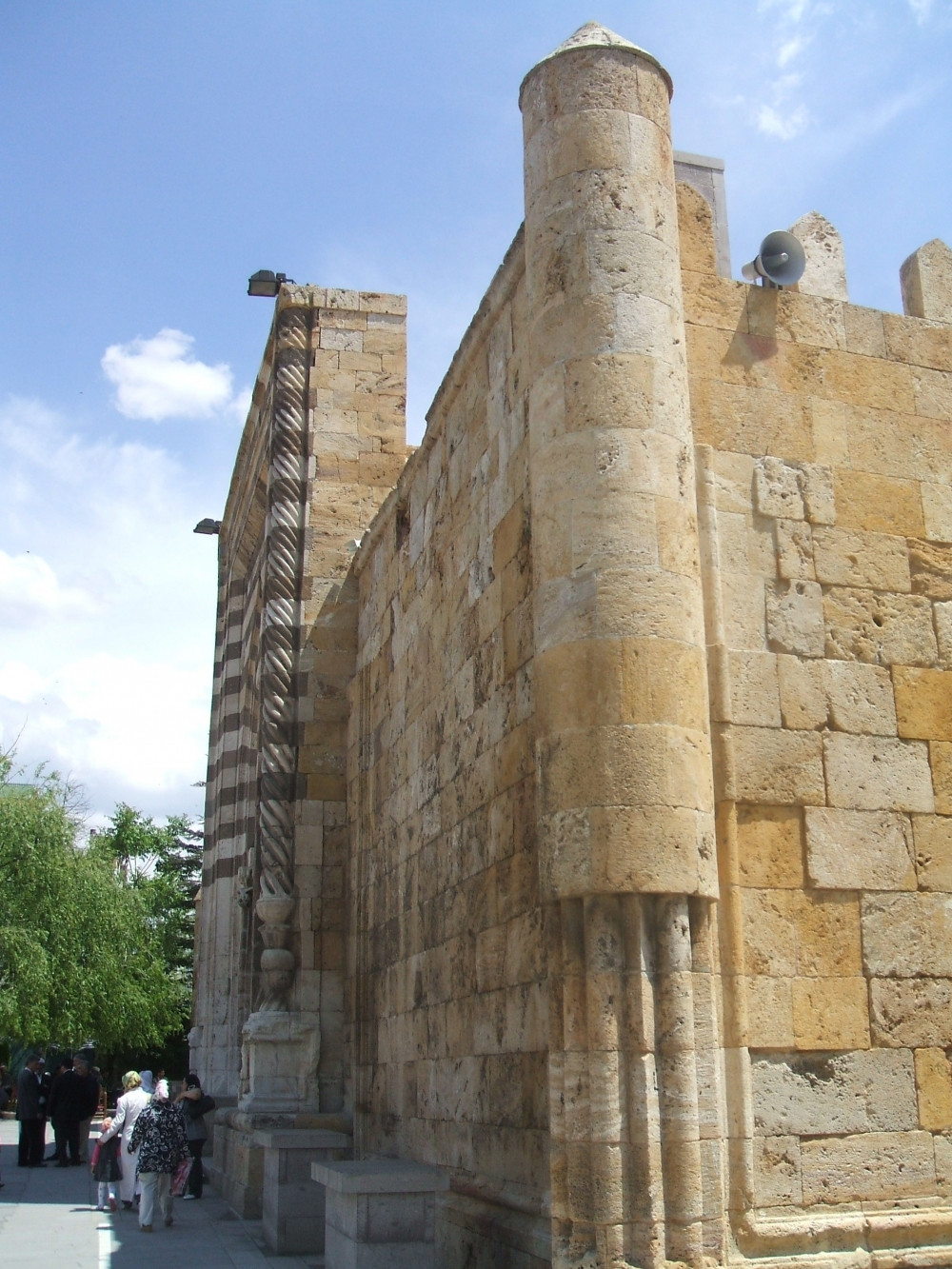 Astronominin doğduğu yer: Cacabey Medresesi - Resim: 6