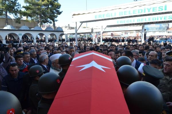 Konyalı şehidi son yolculuğuna 10 bin kişi uğurladı - Resim: 1