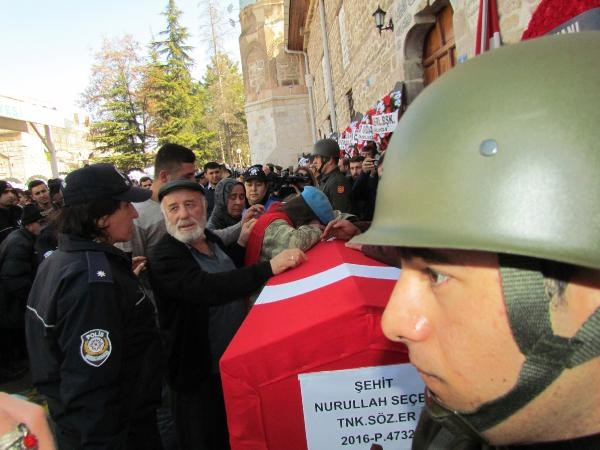 Konyalı şehidi son yolculuğuna 10 bin kişi uğurladı - Resim: 10
