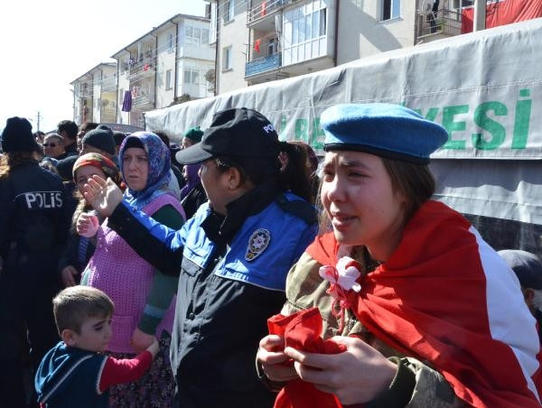 Konyalı şehidi son yolculuğuna 10 bin kişi uğurladı - Resim: 11