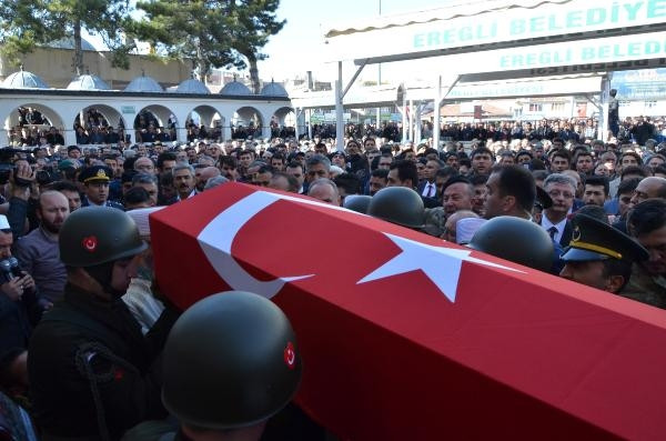 Konyalı şehidi son yolculuğuna 10 bin kişi uğurladı - Resim: 2