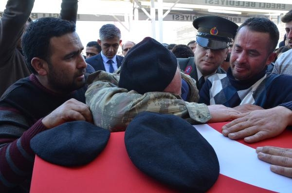 Konyalı şehidi son yolculuğuna 10 bin kişi uğurladı - Resim: 5