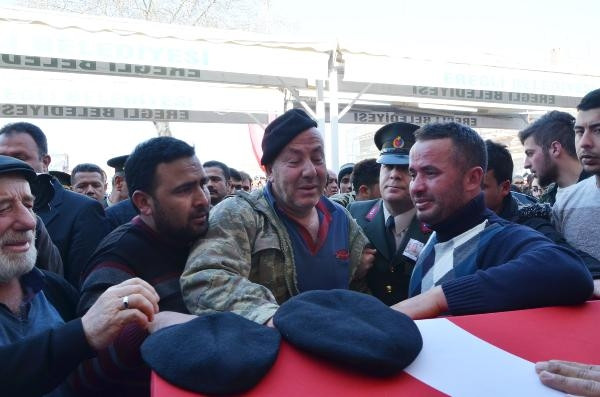 Konyalı şehidi son yolculuğuna 10 bin kişi uğurladı - Resim: 6