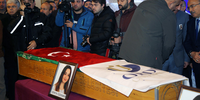 Ceren Özdemir son yolculuğuna uğurlandı! Gözyaşları sel oldu - Resim: 1