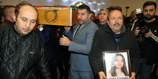 Ceren Özdemir son yolculuğuna uğurlandı! Gözyaşları sel oldu - Resim: 8