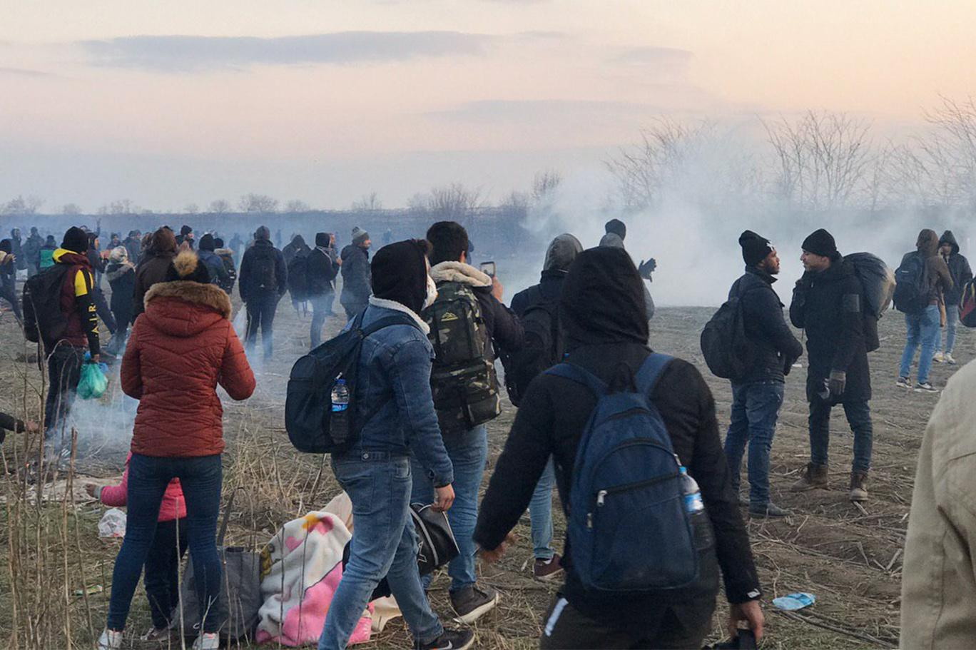Yunan vahşetini İngiliz gazetesi haberleştirdi. Her fırsatta insanlık dersi veren Avrupa nerede. 2 bin mülteci Avrupa yolunda öldü - Resim: 3