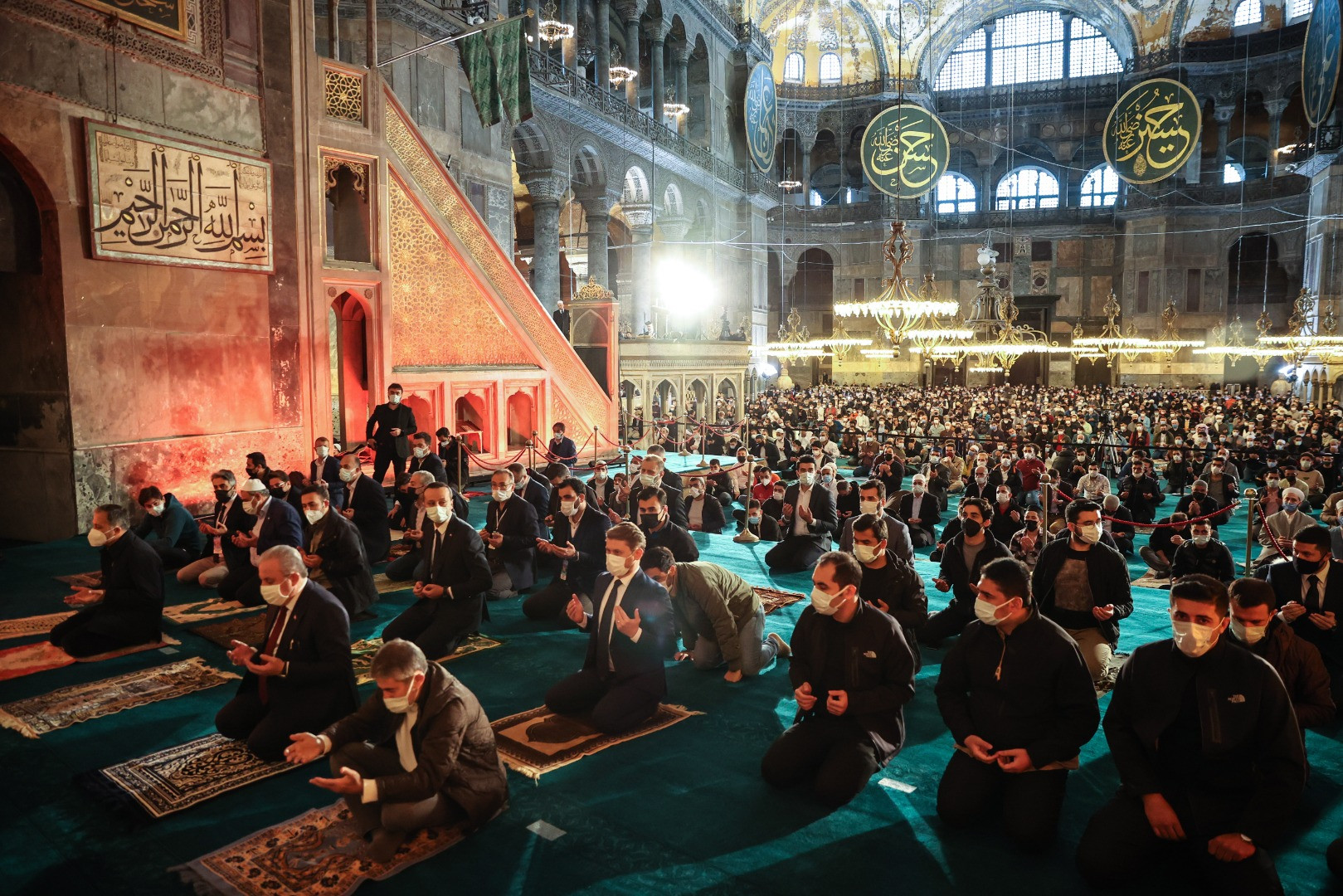 Ayasofya’da 87 yıl sonra ilk bayramı namazı kılındı - Resim: 12