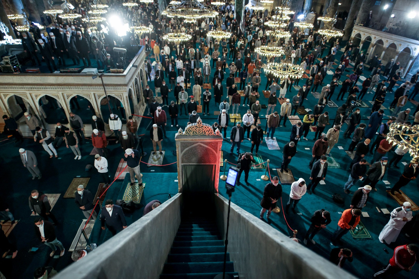 Ayasofya’da 87 yıl sonra ilk bayramı namazı kılındı - Resim: 1
