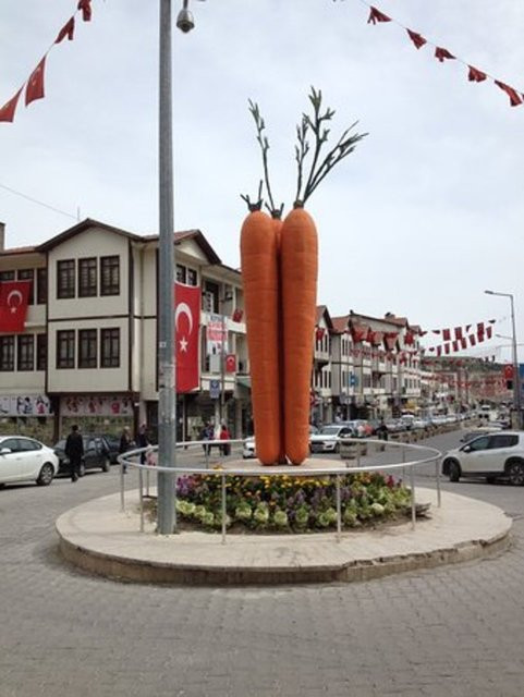 Hala Rönesans girememiş olmamıza neden olan heykeller. İçinden tombul çocuk çıkan karpuz heykeli ne ki - Resim: 5